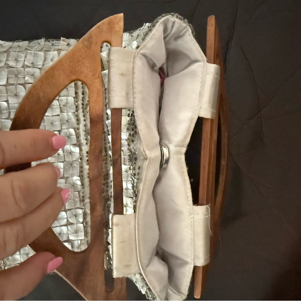 Beaded Silver Handbag with Mother of Pearl and Wood Handles - Picture 4 of 13